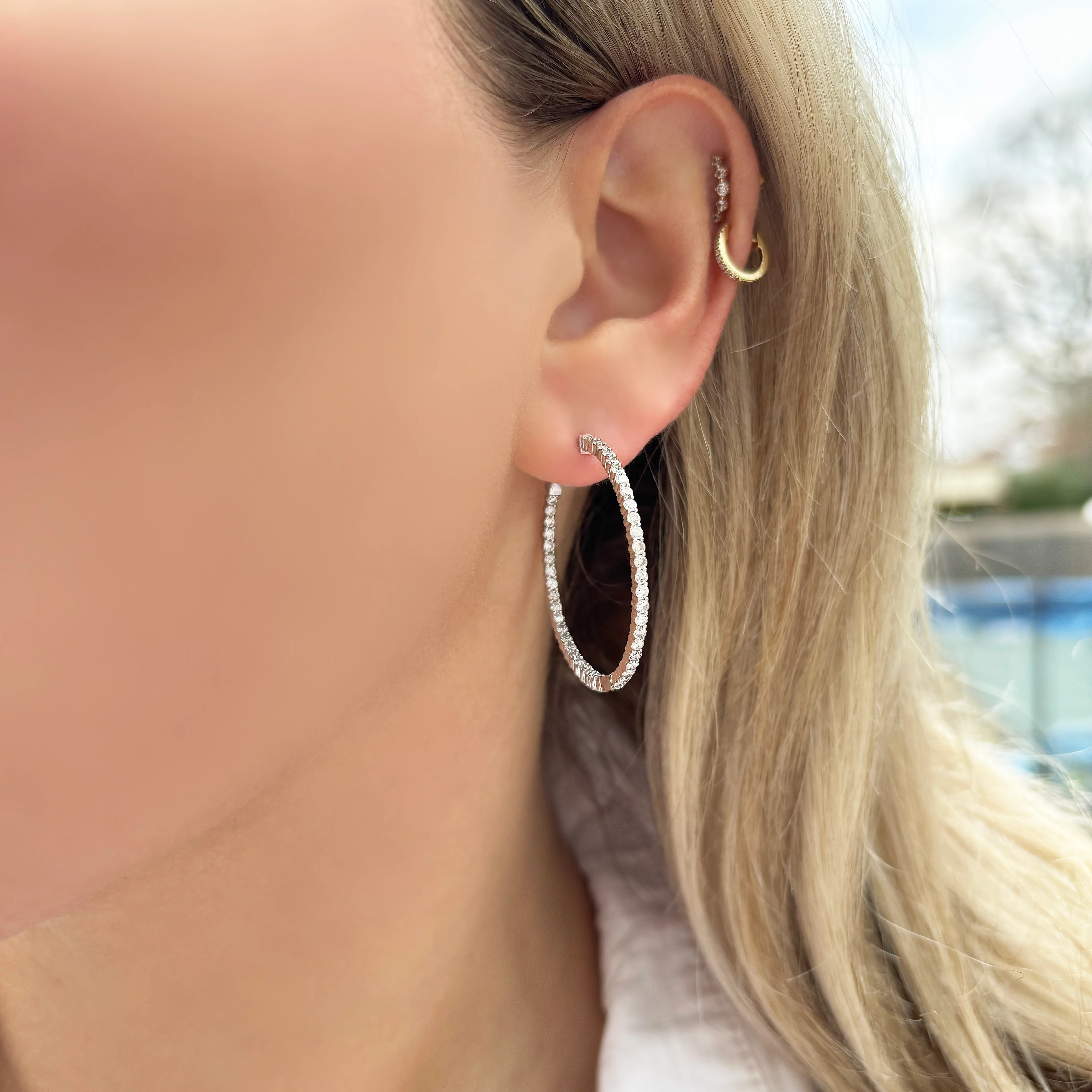 14K GOLD 2.10 CT DIAMOND CLASSIC HOOPS - Image 2