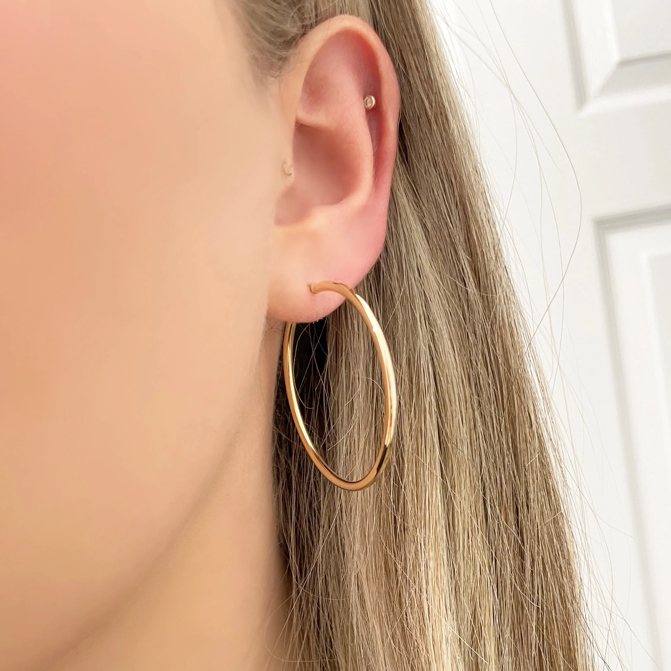 14K GOLD 2MM 1.5" HOOPS - Image 2