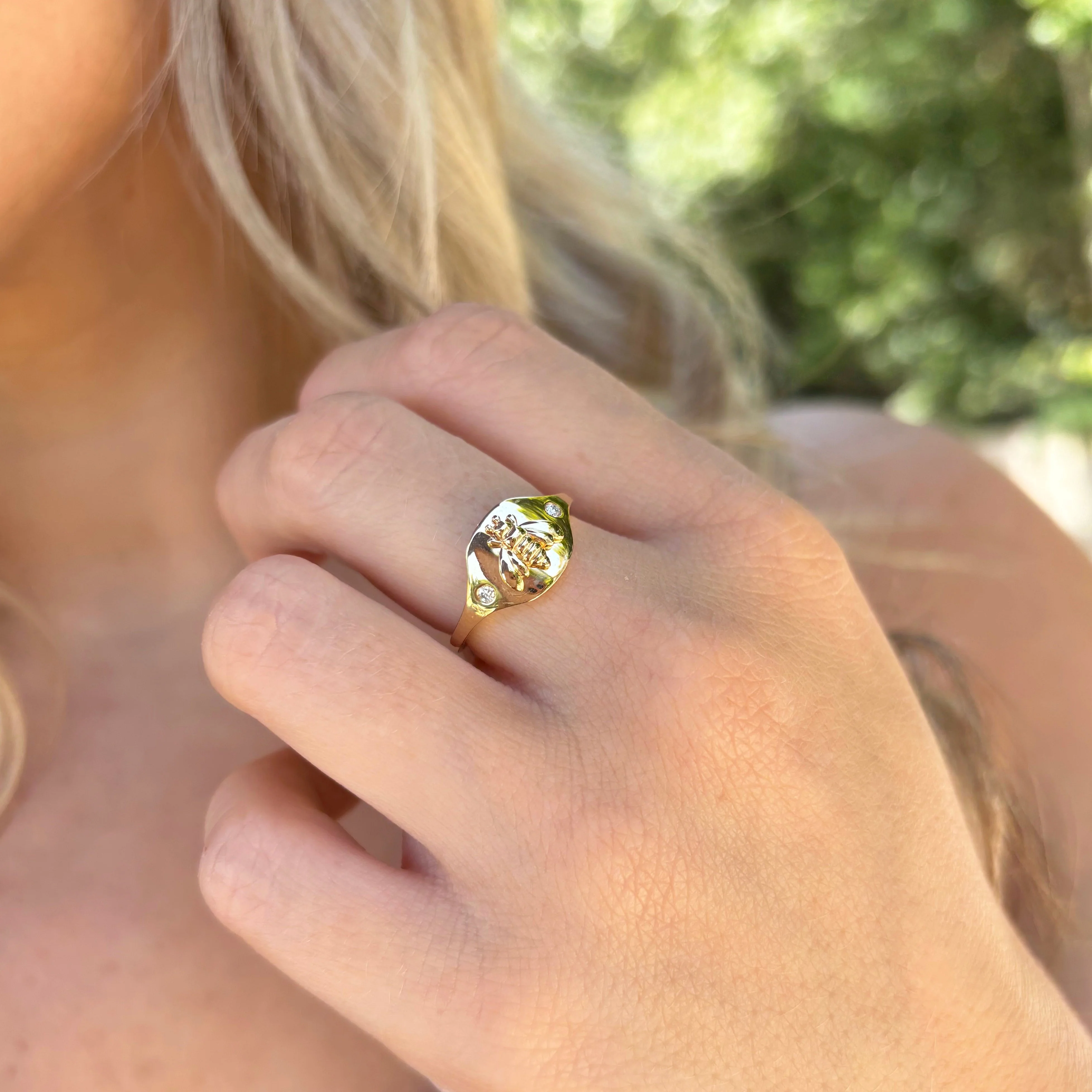 14K GOLD DIAMOND BEE RING - Image 2