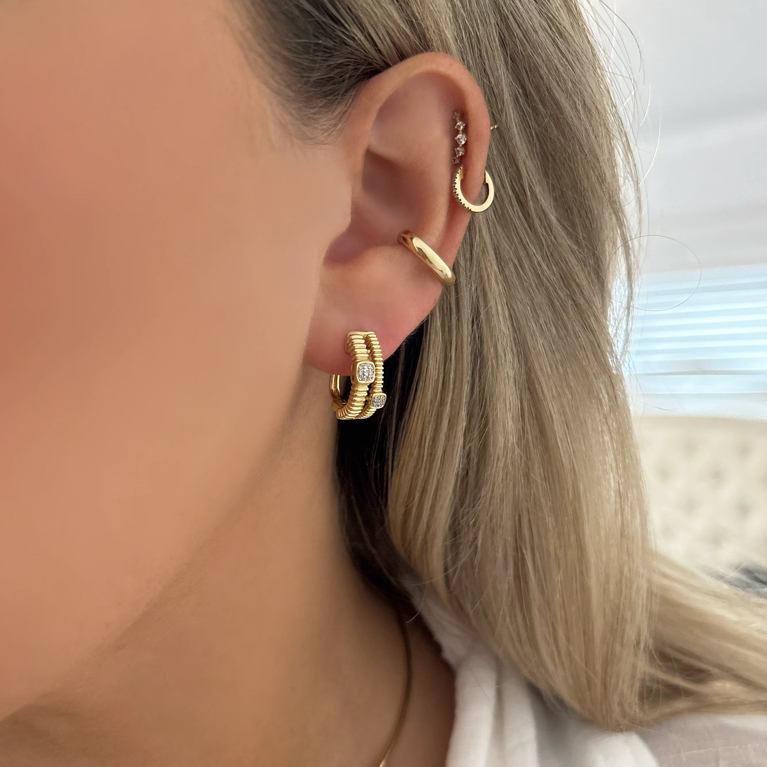 14K GOLD DIAMOND LILLY HUGGIES - Image 3