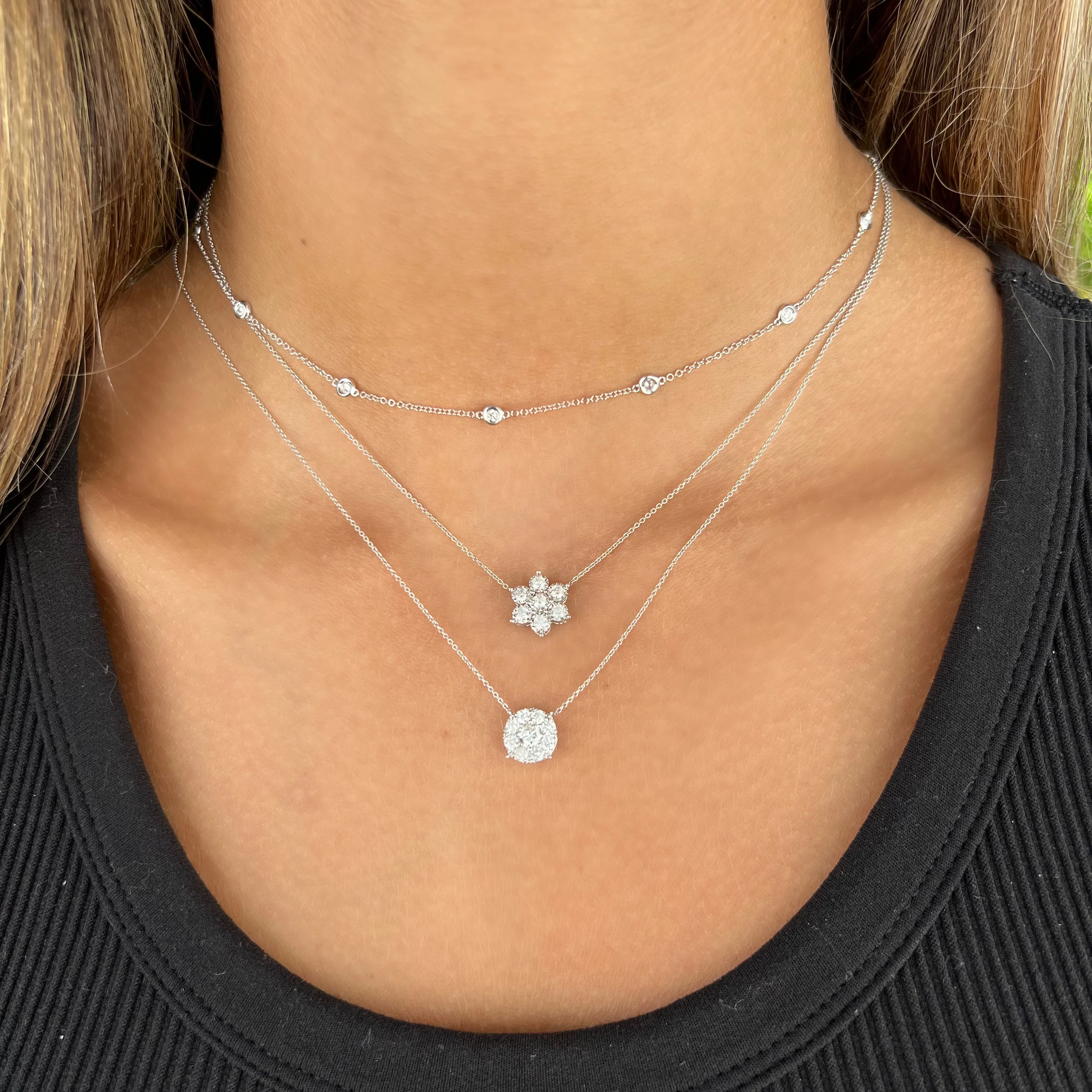 14K GOLD DIAMOND MEDIUM HANNAH FLOWER NECKLACE - Image 3