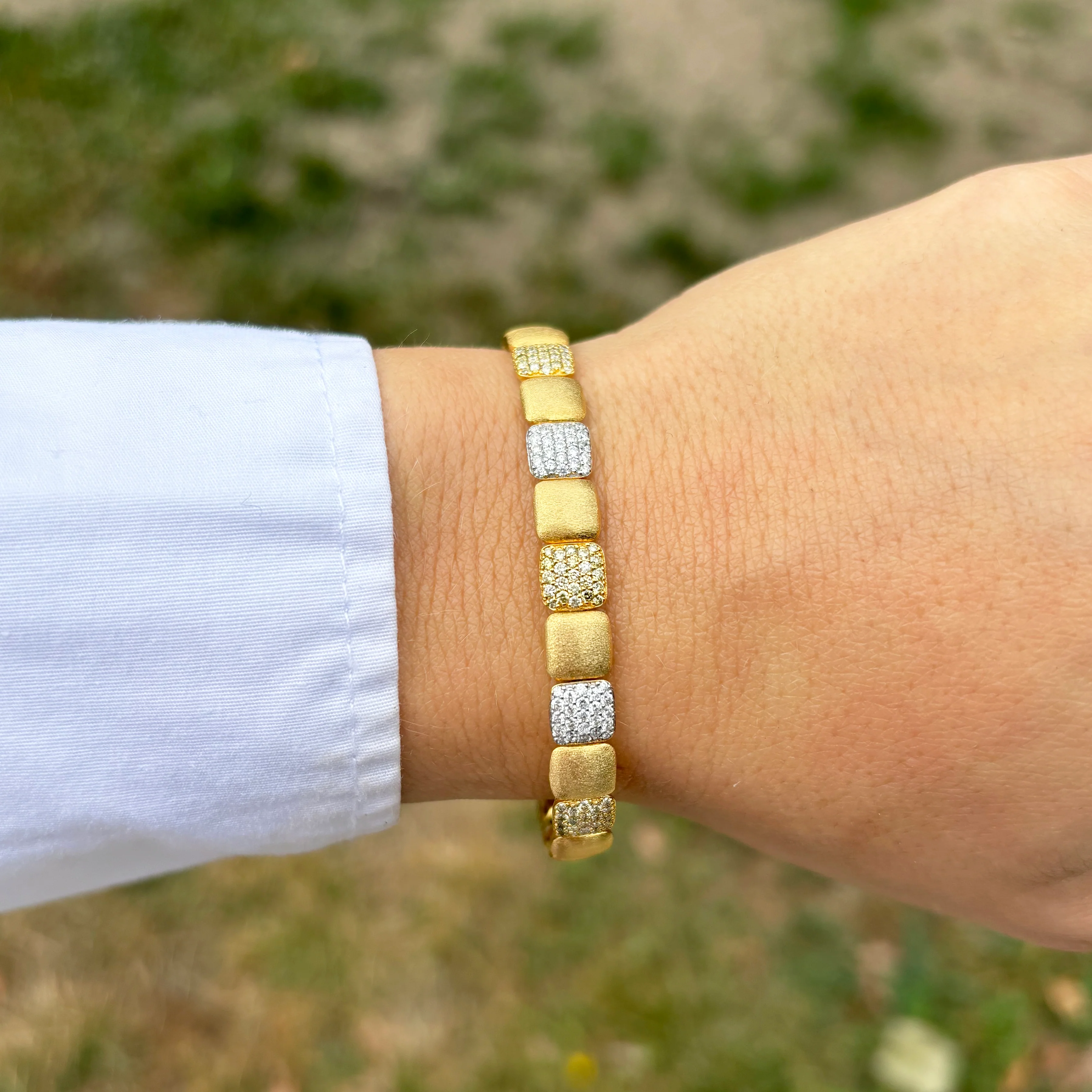 14K GOLD DIAMOND SERENA BANGLE - Image 3