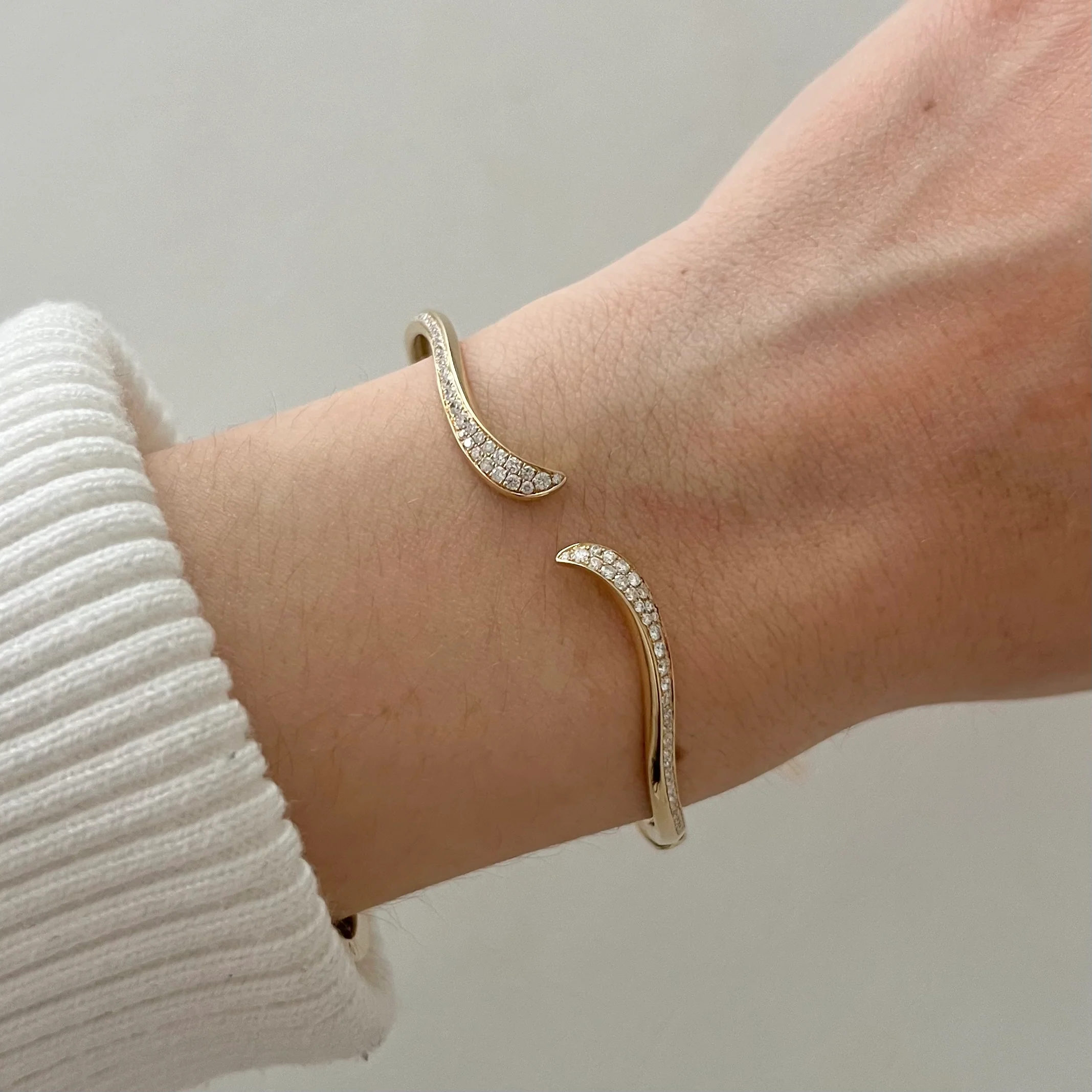 14K GOLD DIAMOND SHIRELLE BANGLE