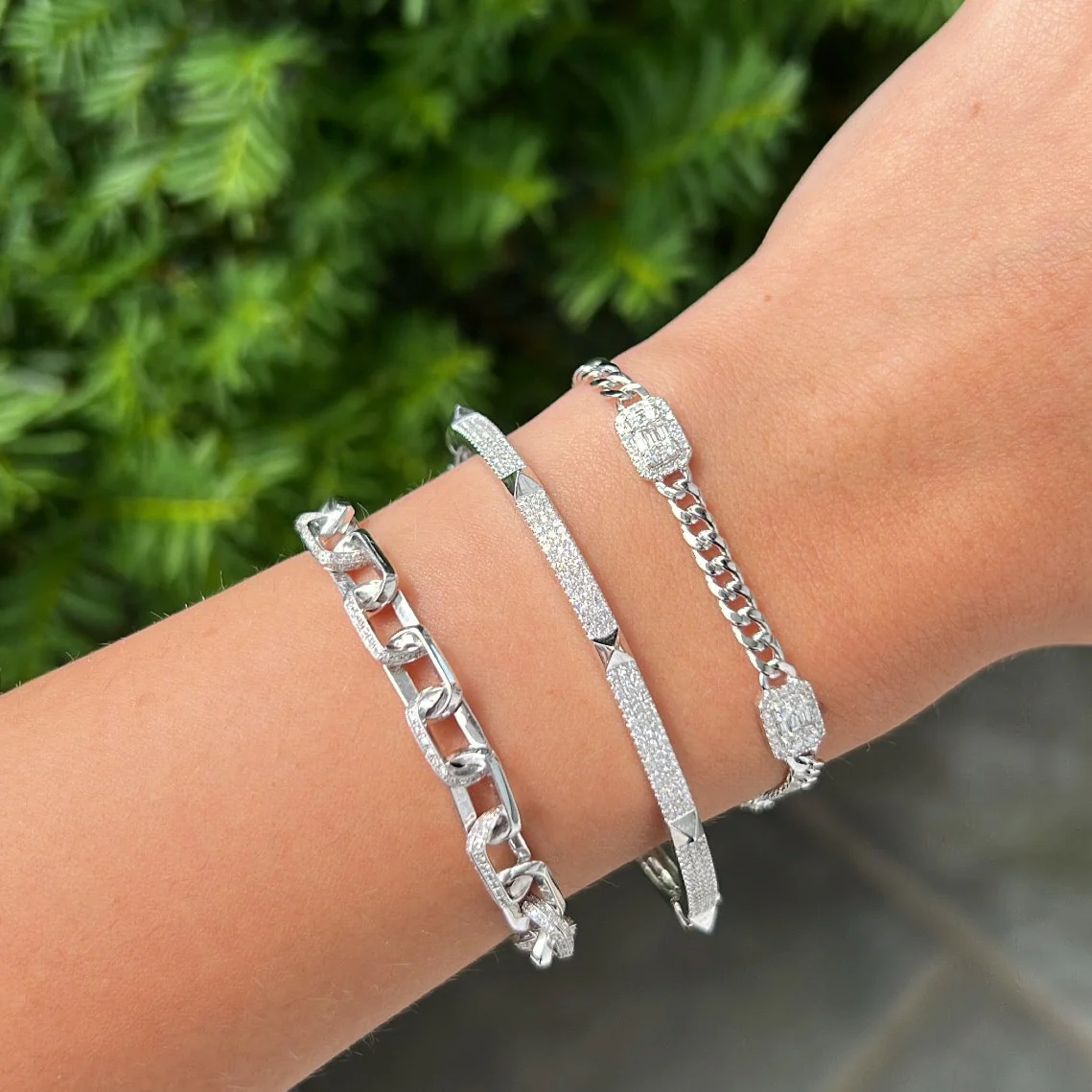 14K GOLD DIAMOND SMALL SAMMY SPIKE BANGLE - Image 5