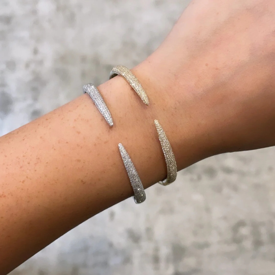 14K GOLD DIAMOND ZOE CLAW BANGLE - Image 3
