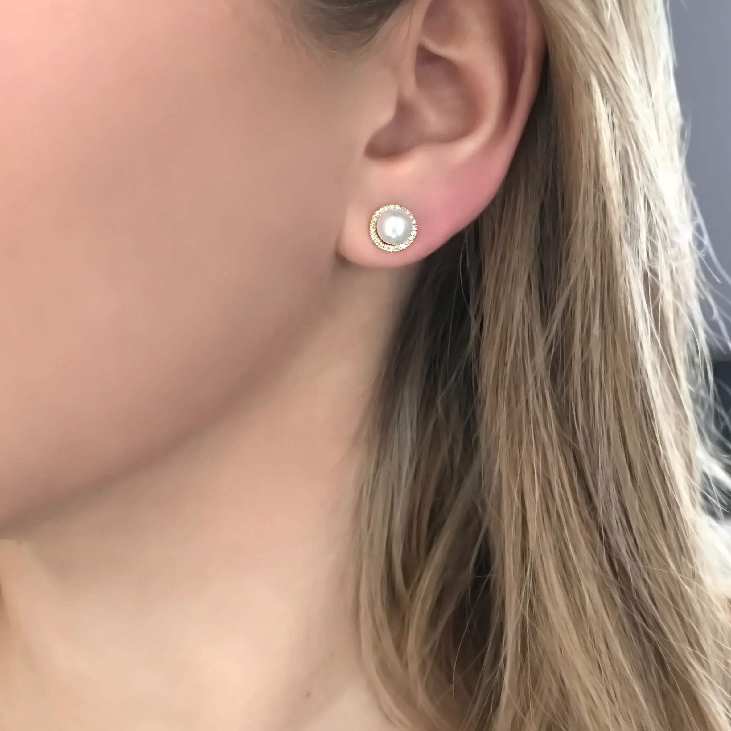 14K GOLD DIAMOND AND PEARL LEA STUDS - Image 2