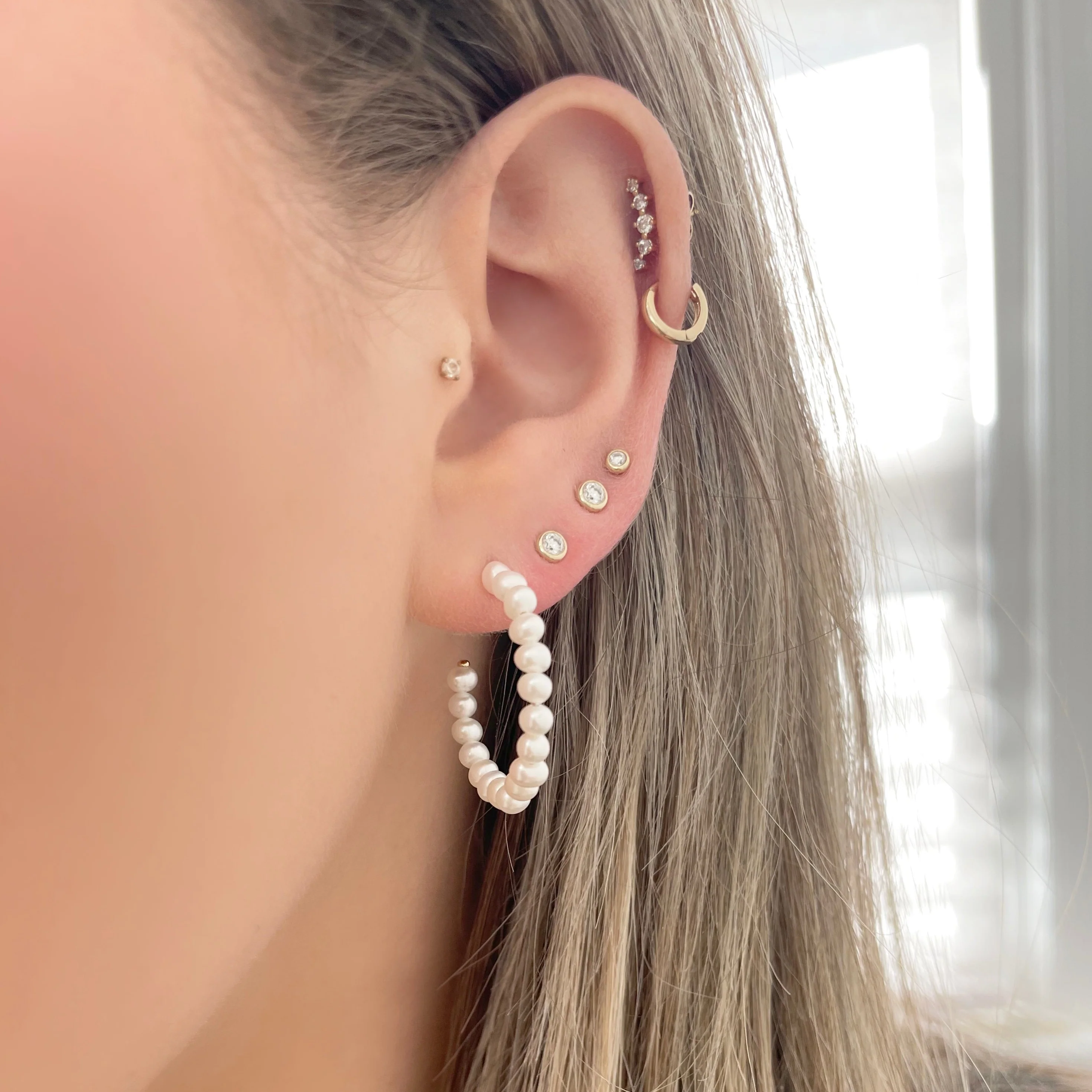 14K GOLD PEARL MEDIUM BLAIRE HOOPS - Image 2